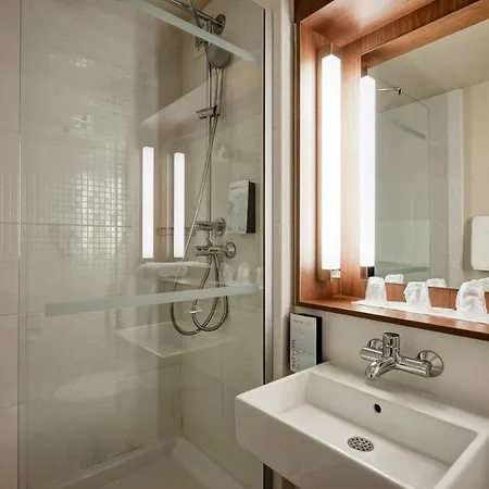 Campanile Geneve - 3*
